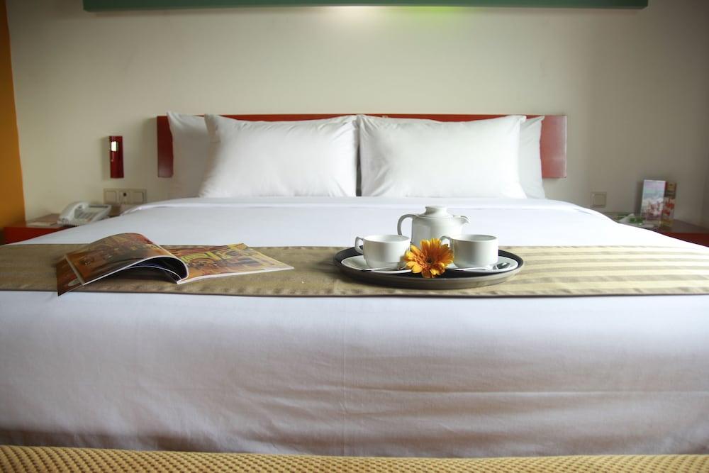 Sparks Life Jakarta, Artotel Curated Eksteriør billede