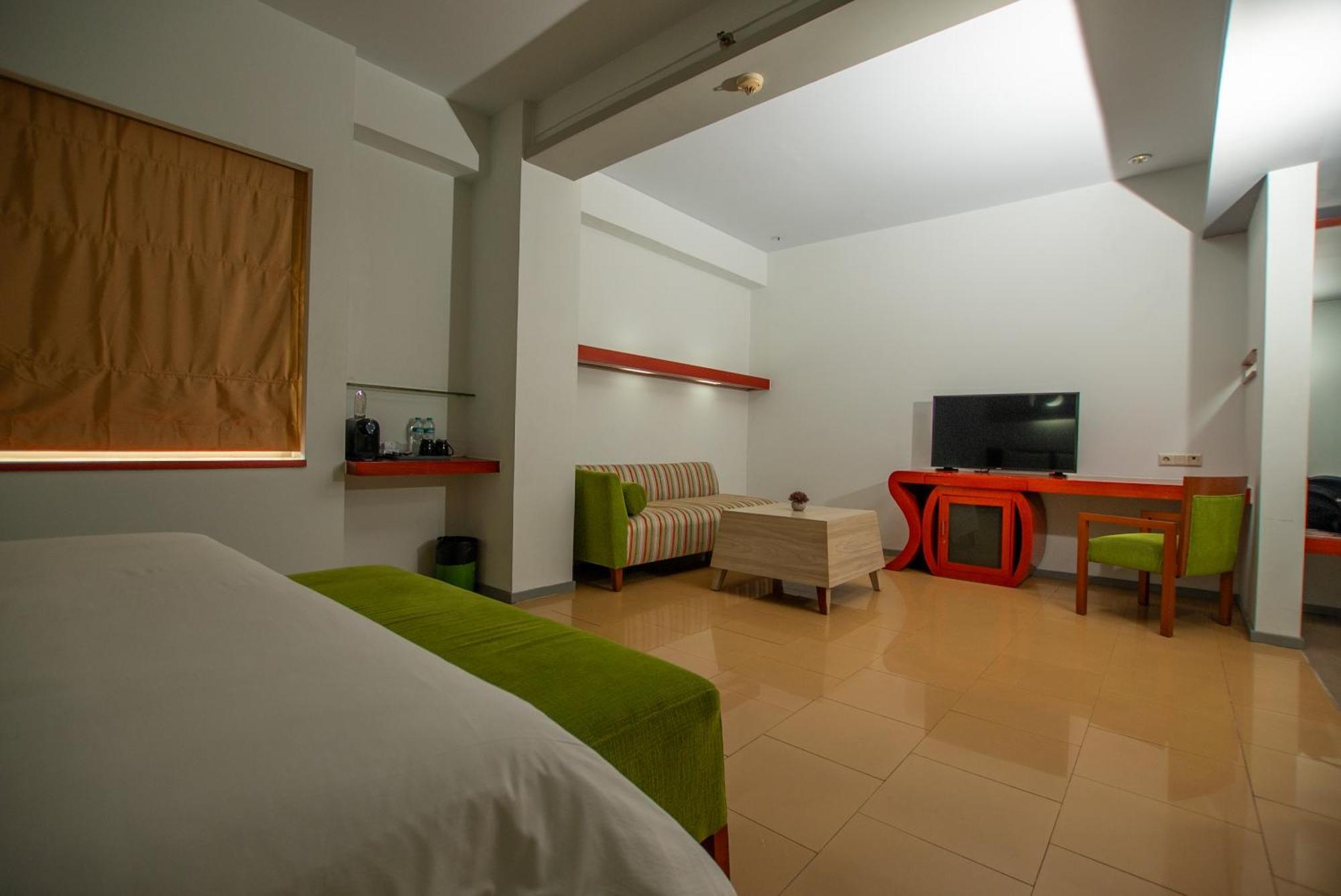 Sparks Life Jakarta, Artotel Curated Eksteriør billede