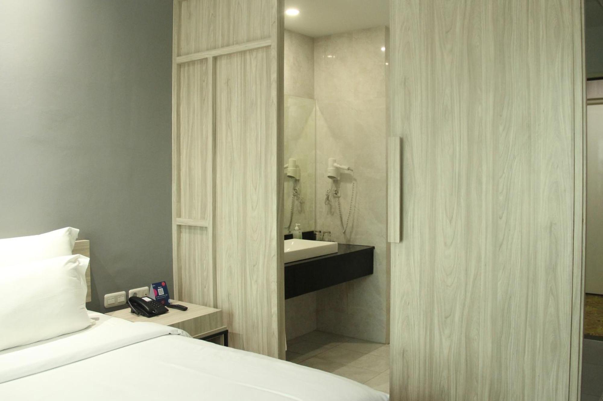 Sparks Life Jakarta, Artotel Curated Eksteriør billede