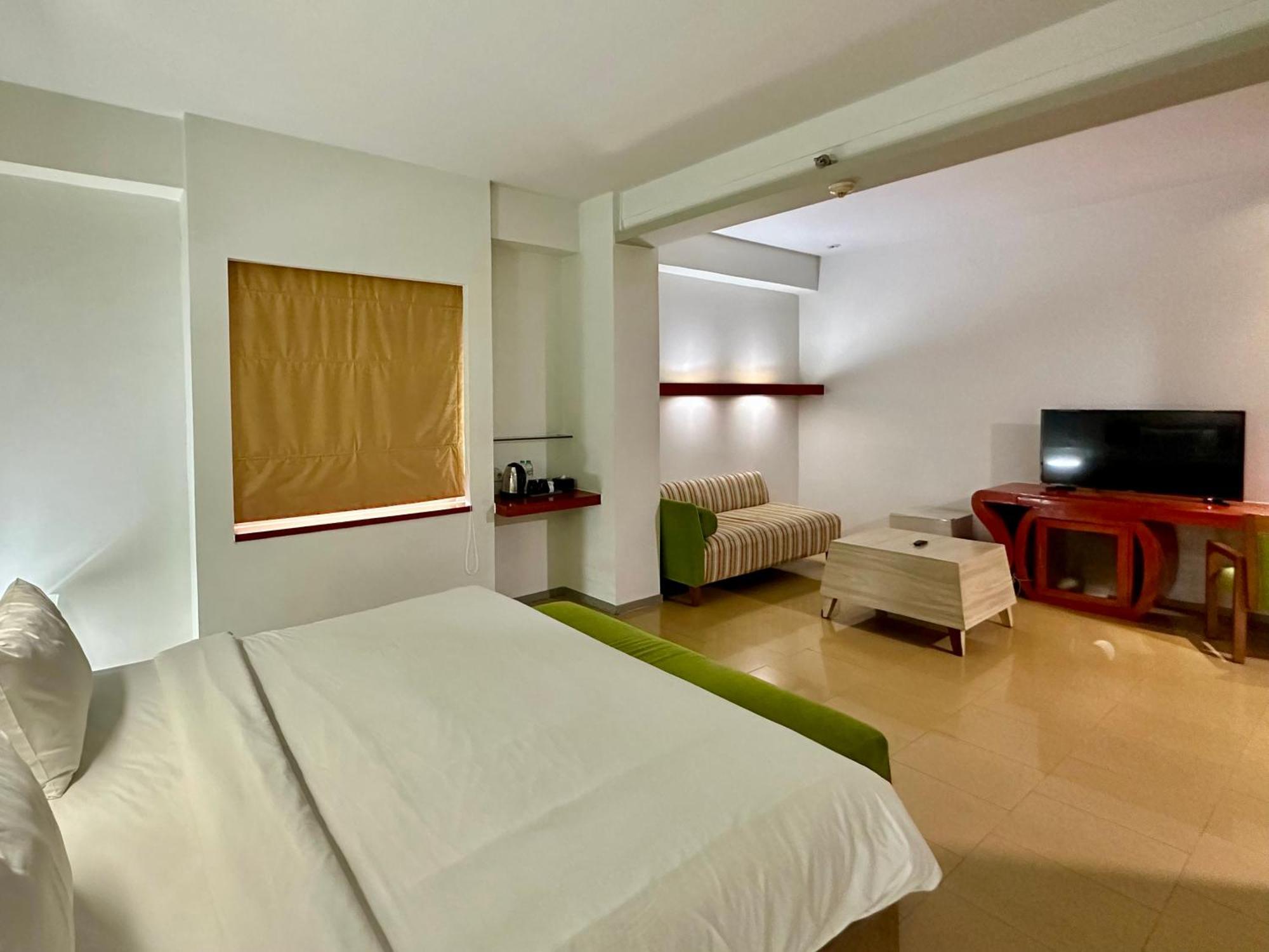 Sparks Life Jakarta, Artotel Curated Eksteriør billede